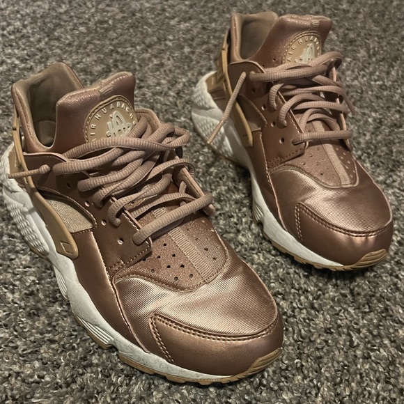 Nike Air Huarache Run Rose Gold - Picture 6 of 12